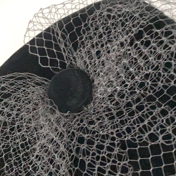 VINTAGE Velvet beret/fascinator with netting. 100% cotton - Picture 9 of 11